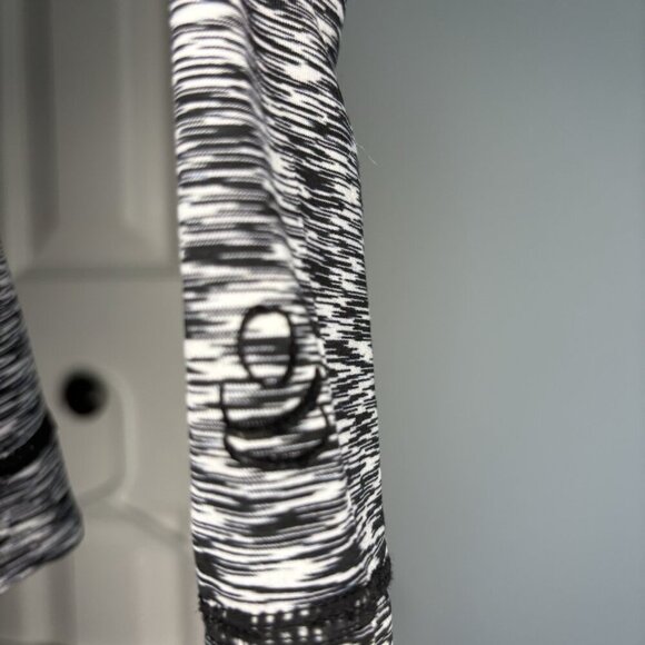 CUDDL DUDS Flex Fit V-Neck Base Layer Women S Black White Thumb Holes - Picture 3 of 5